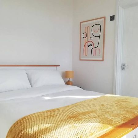 Cosy, Elegant Apartment In Heart Of Ludlow Town Bagian luar foto