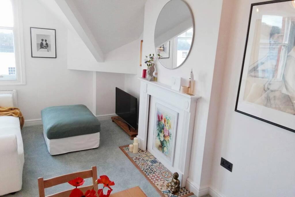 Cosy, Elegant Apartment In Heart Of Ludlow Town Bagian luar foto