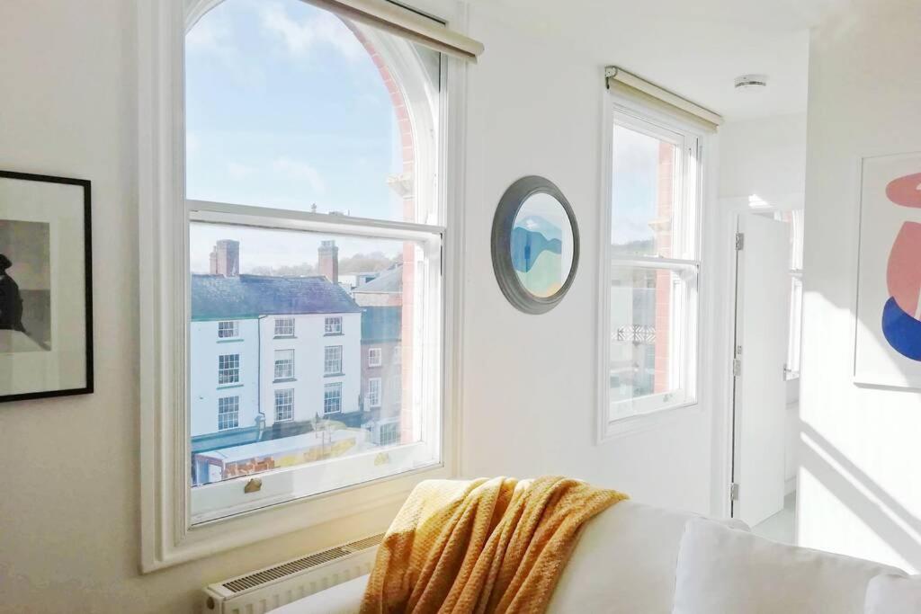 Cosy, Elegant Apartment In Heart Of Ludlow Town Bagian luar foto