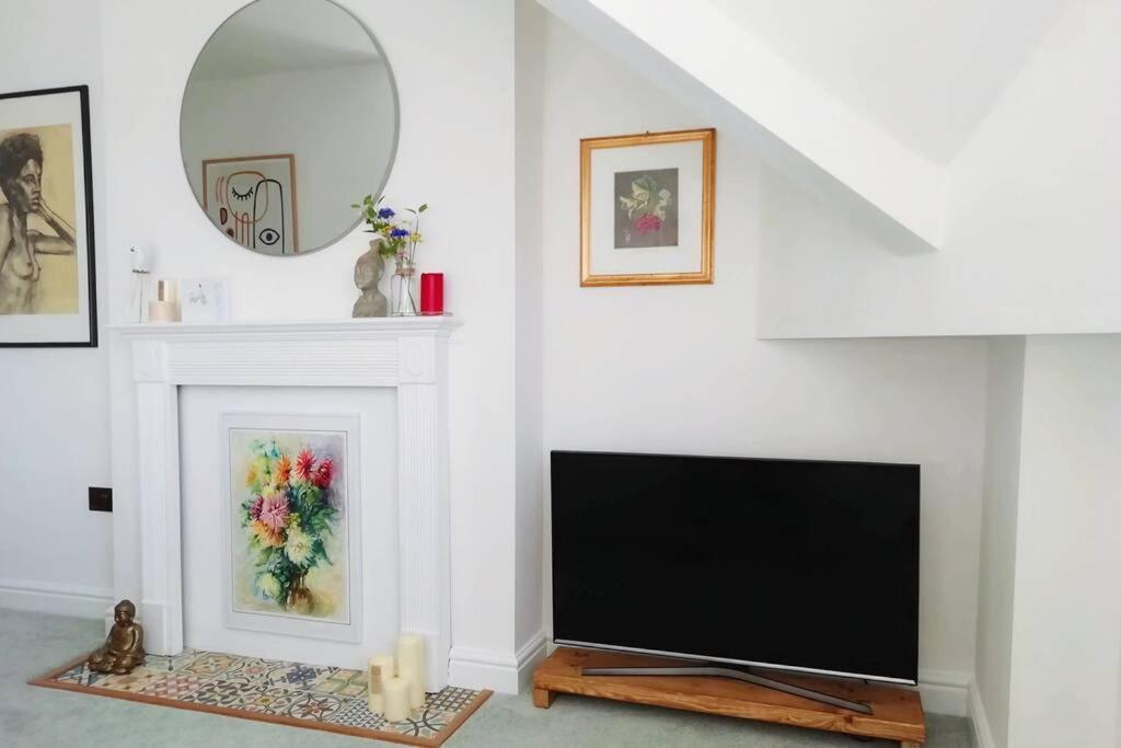 Cosy, Elegant Apartment In Heart Of Ludlow Town Bagian luar foto