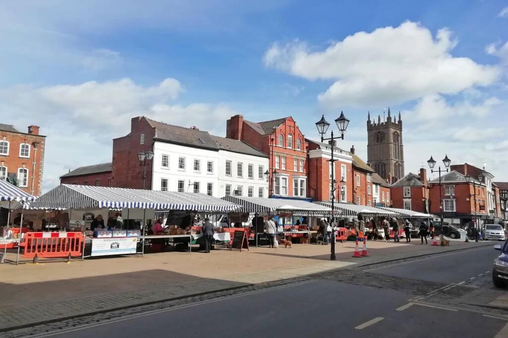 Cosy, Elegant Apartment In Heart Of Ludlow Town Bagian luar foto